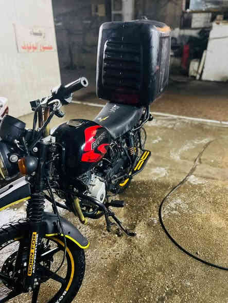 دراجه بوكسر موديل ٢١ مرقمه بغداد ب اسمي تحويل ثاني يوم بيها نقوصات اشاير وجوزه  وبيها خيط تبخير الدراجه مماشيه هواي بس بقت ب الحجز سنه ونص وصار بيها تبخير معدل ١١٠ تمشي مرتاح نص نكره. السعر. مليون و ١٥٠ وبيها مجال قليل مكاني بغداد السيديه او الحريه رقم ***********
