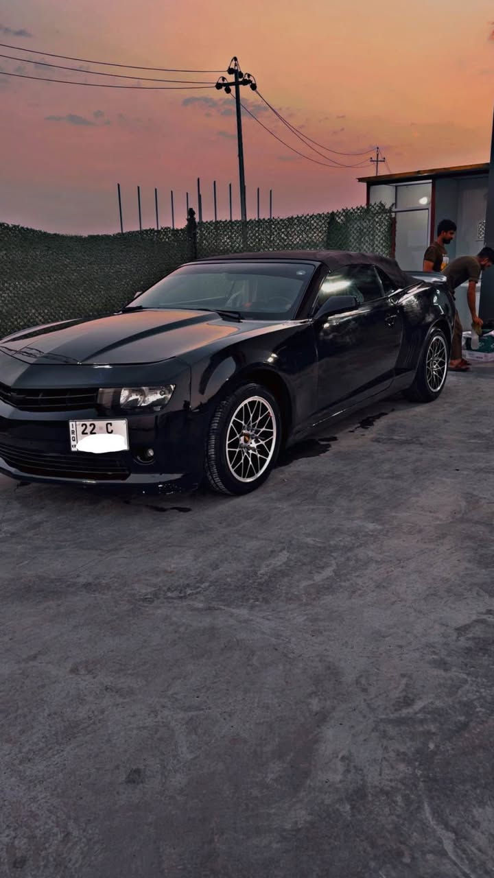 السلام عليكم ورحمة الله 
كمارو 2015 للبيع محرك 3.6  v6 فئة  LT1 السياره كير ومكينه وشواصي ولغود مكفوله تبريد تدفئه شغال تخم تايرات جدد ويل 18 انسه لطسه 
صدر امامي وخلفي جديد حداديه كامله كلها جديد وبرمجه سيفتي ؏ وضع الشركه  تحكم كشنات كهرباء خزن ميموري ضفيره بلاد كشف كله شغال بلاد عليها منضومة زنون عالي وناصي وبلوجكترات ايضآ زنون داخلها احمر جدا نضيف السياره مصبوغه حزام اسود بس مكفوله شواصي ولغود عليها دبات بورلاا صوتت رياضي حجم 3 انج تحكم ريمونت صوت رياضي رعب 
السياره ب اسمي وتحويل ثاني يوم رقم اربيل ترايها وين متريد السعر 98 وبيها مجال بابل سكندريه للأتصال هـ ‭***********‬ او ‭***********‬ المحاويل, بابل
