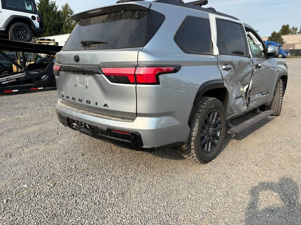 ‏سلام عليكم سيكويا موديل 24
‏السيارة حاليا في الحرة عم ماشية 14,000
‏السعر في عمان 60,000$ يعني ست شات
‏يريد يدخلها بغداد أو يريد يدخلها على الشمال
‏على الحادث مالته الاستفسار ***********
‏يوجد على هذا الرقم واتساب
