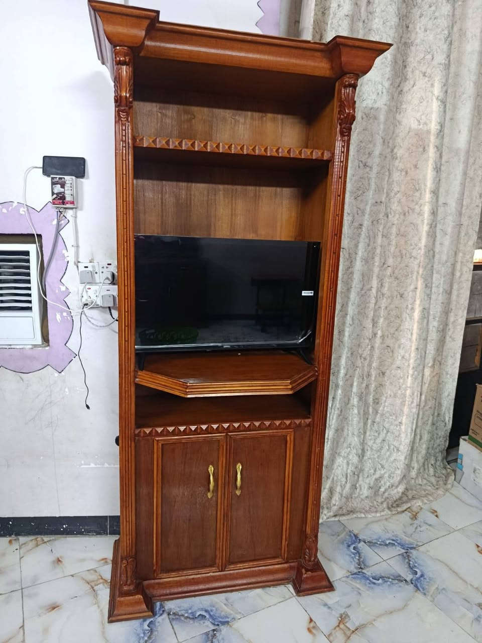 غرفة اخشاب جديدة صاج وجهين عراقي + زان 6 بوب + ملحق 7 قطع / العنوان بغداد الكرخ الحرية 
تواصل *********** واتساب 
السعر 1250000 مليون وربع
