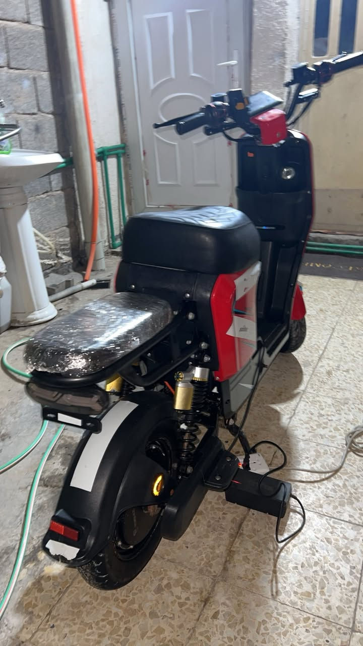 دراجه شحن نوع r9 2025 بطاريات 16v نظيفات السعر 300 الف قفل .         !      (البصرة -المطيحة)الرقم ***********
