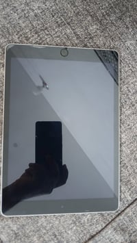 ايباد 9جديد فول نضافه وتر بروف بطاريه90سعره230وبيه مجال الرمادي سجاريه...