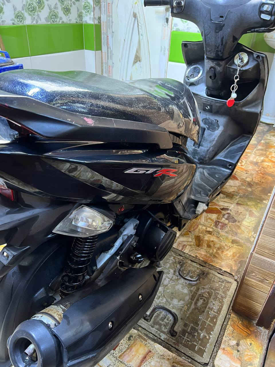 سلام عليكم
جي تي آر سودة نوزل بحالة الوكالة

الدراجة نضيفة مكينتهة بلادي ناعمة 

كهربائيات كلة شغال 
بريكات امامي و خلفي

بيهة ستم سماعات 
متصرف عليهة ربع

السعر 800 و بيهة مجال
مكاني بغداد 
الرقم ***********
