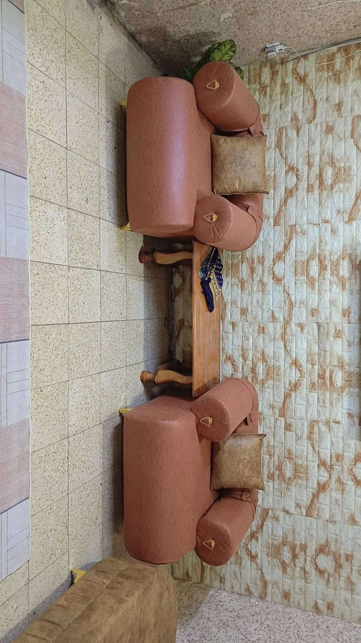 سلام عليكم ديوان جديد نجاره مو سوكي 14 مقعد مع كراسي كلاسك عدد 2 جديد مامستخدم تم انجازه قبل يومين خشب روسي مقاعد الديوان كلها بلايود اسود +  اسفنج مميز 10سنتيم والضهر اسفنج مميز 5 سانتم
للاسفسار ***********
