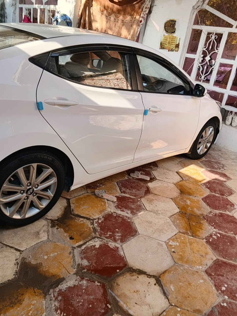 السلام عليكم سياره النترا خليجي موديل 2014 مفوله عده بصمه بس مكينته كامه ***********
