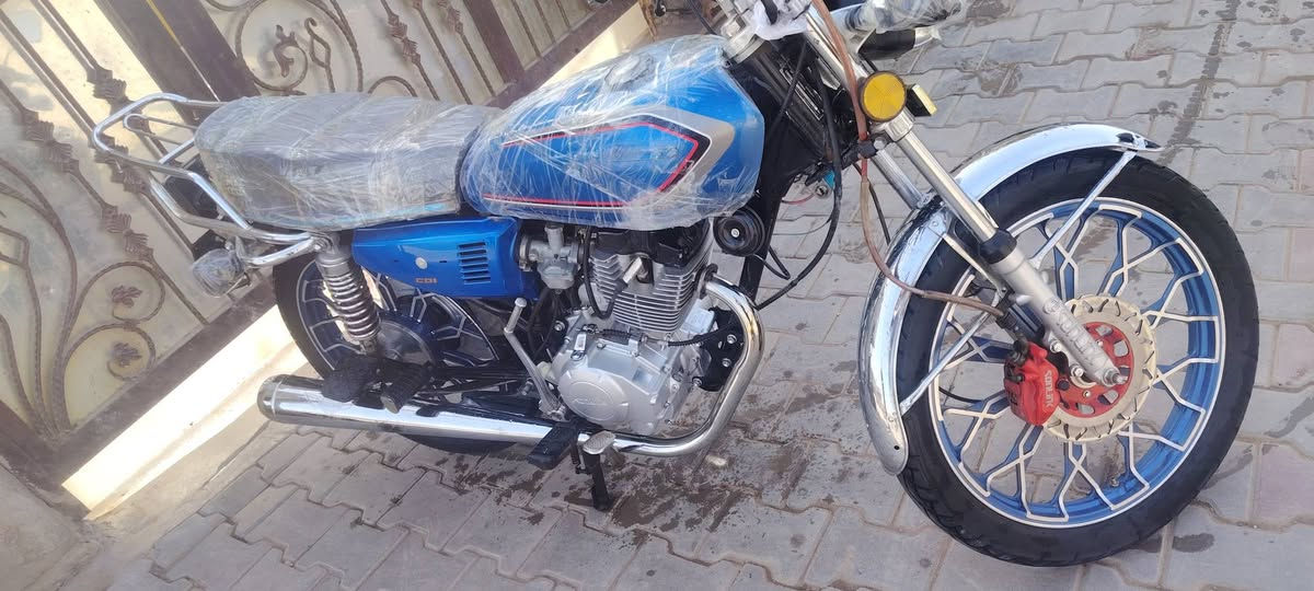 السلام عليكم  للبيع سفانه موديل 24 اوراق سكنر السعر 600وبيها مجال صويره حي العسكري ***********
