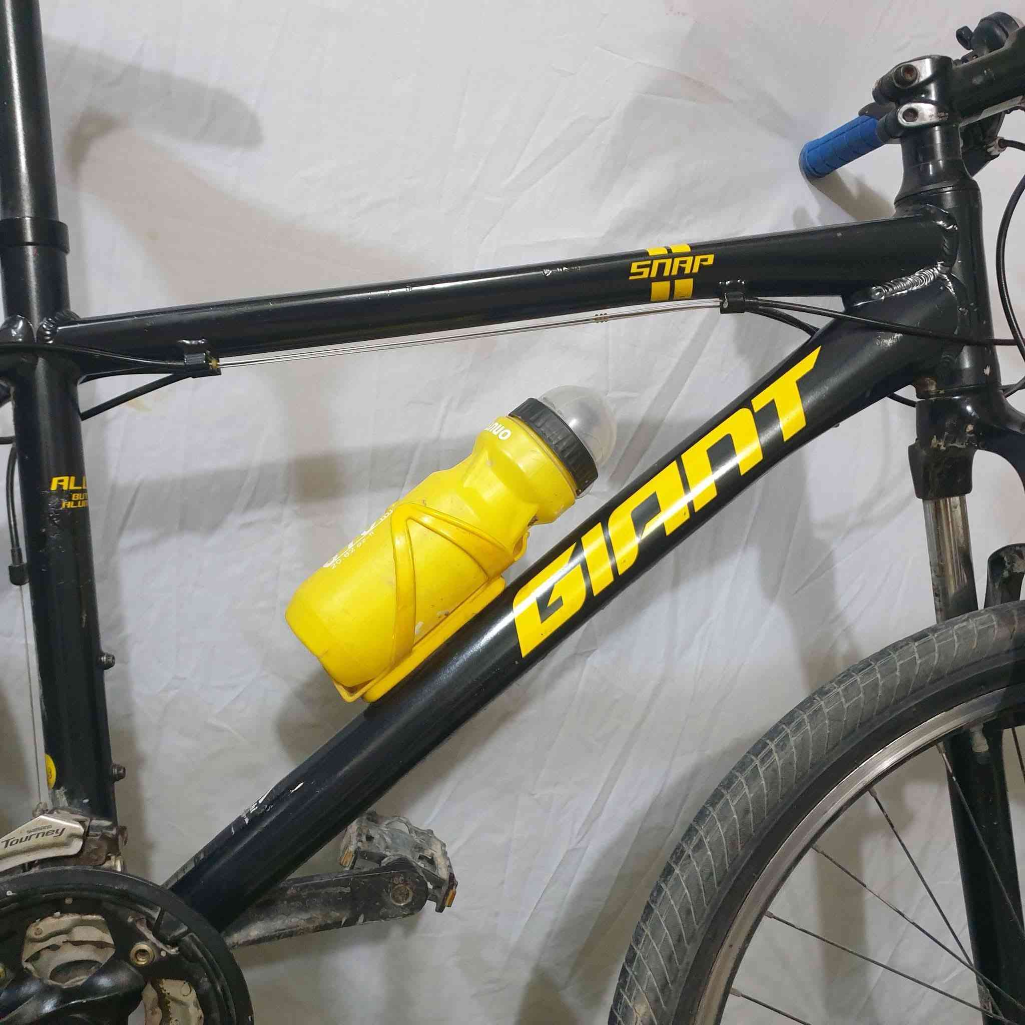 بايسكل حجم 26
ماركه جيانت العالميه
باله ياباني اصلي كسر حاويه 
جاهز بدون اي نقص 
كيوره (8x3) نمره سحب دفع شيمانواصليات 
السعر 180 الف
يوجد توصيل 
للاستفسار ***********
