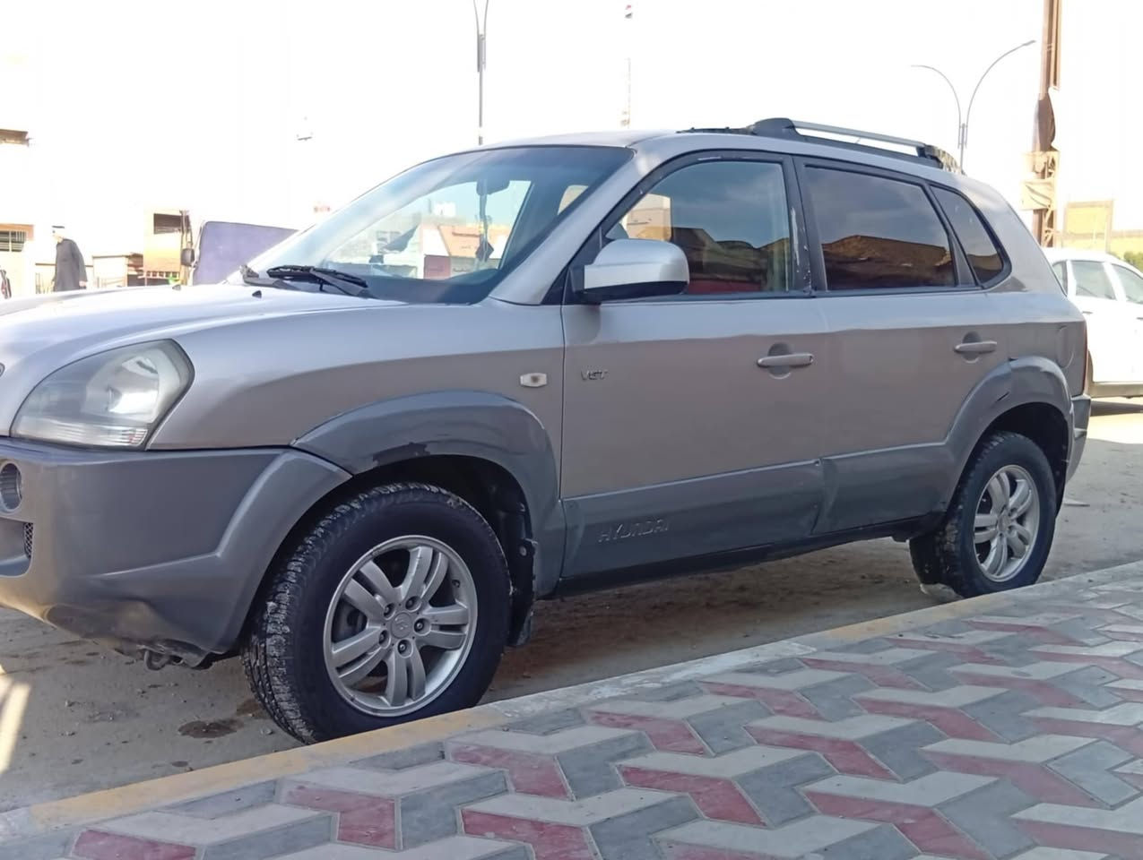 سلام عليكم 
توسان دخول جديد 2010 
كص جنطه لحيم باجات مكينه كاز 2000 دوش مسكر 
متومه وكامله رقم اربيل انكليزي    حصت كاز بجميع المحفظات 
سياره جاهزه من مكينه وكير وحداديه 
وطخم تاير 
جاهزه من الدعميه لدعاميه 
مكاني ناصريه 
اذا اكو مراوس بشاهينه او ملكه فقط ويطي فرق كل الهلا 
***********
