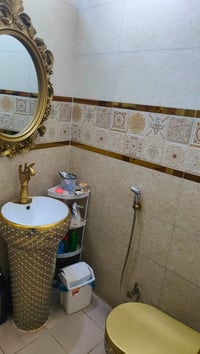 مشتمل للبيع داخل قيصرية   الأعظمية الاخطل قرب قصر بلاسم البيت مجهز بال...