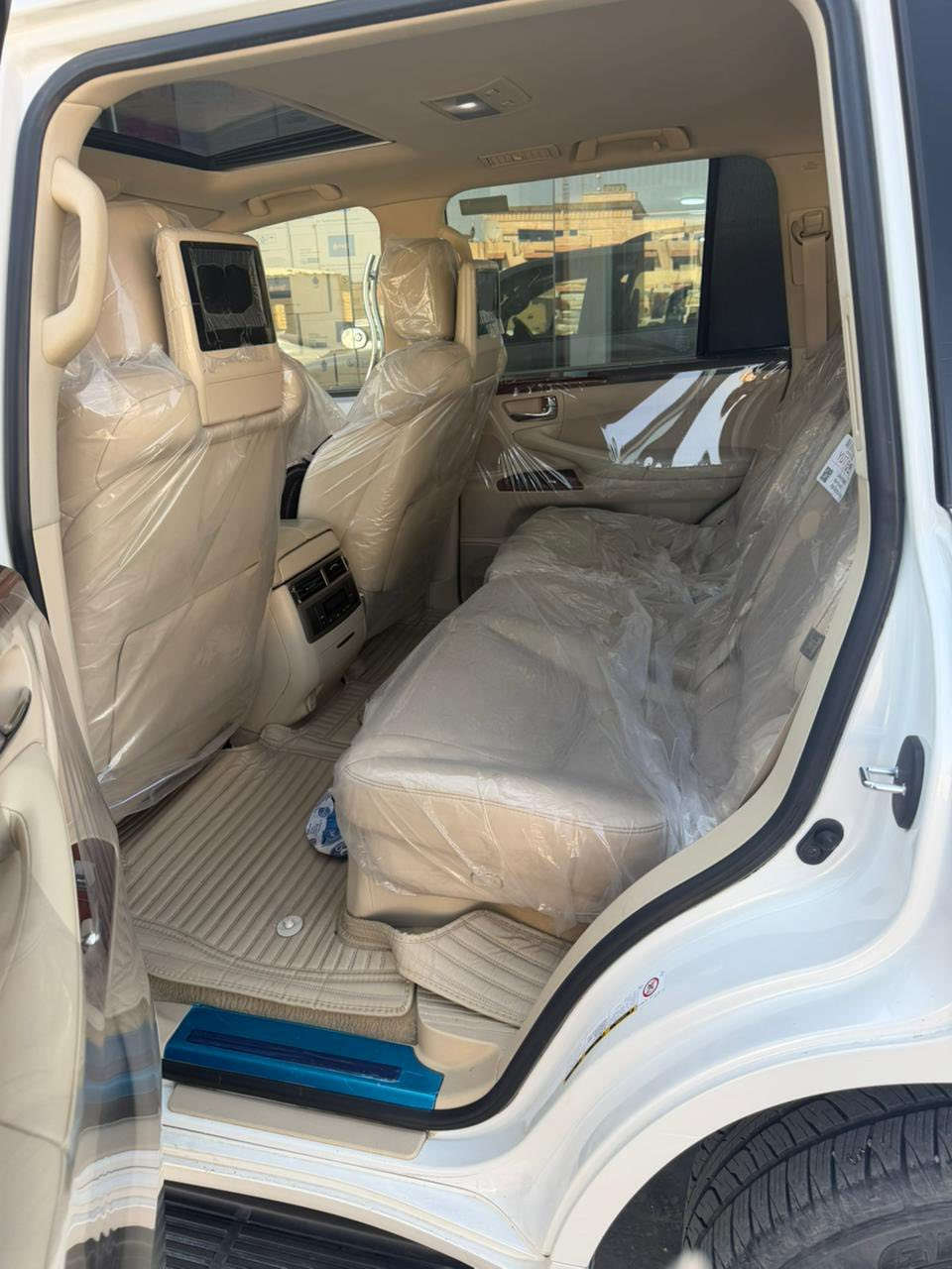 سلام عليكم لكزس موديل 2014 فول مواصفات مكفوله من الصبغ و الضربات سياره بسمي رقم اربيل تريد تحويل تريد وكاله ماشيه 110 سياره جديده وحلوه عنوان ذي قار مركز الناصريه ***********
