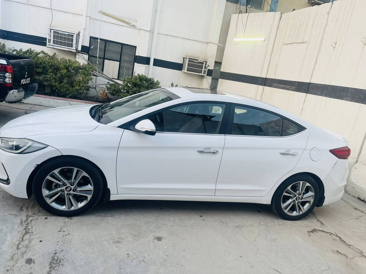 النترا وارد إيراني نضيفه جدا موديل ٢٠١٧ فول الفول معروفه جلد قرميدي رقم بغداد بسمي السعر ١٦٧ اتصال على الرقم ***********بيها صبغ قبق البانزين
