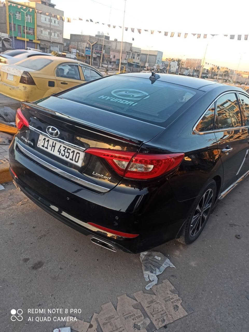 مواصفات هيونداي سوناتا 2016 ليمتد (وارد أمريكي) التفصيلية: المحرك والأداء:محرك \(2.4\) لتر 4 أسطوانات يعمل بالحقن المباشر.يتوفر خيار محرك \(2.0\) لتر تيربو بقوة 245 حصان في بعض الفئات.ناقل حركة أوتوماتيكي مع نظام توفير الوقود ECO ووضعيات قيادة (Sport/Normal).المواصفات الخارجية:فتحة سقف بانوراما.مصابيح أمامية زينون/LED مع كشافات ضباب.جنوط ألومنيوم قياس 17 أو 18 بوصة.دخول ذكي بدون مفتاح.المواصفات الداخلية والراحة:مقاعد جلدية بلمسات فاخرة.تحكم كهربائي بالمقاعد مع ذاكرة (Memory Seats).نظام صوتي ممتاز (Infinity).شاشة لمس مع نظام ملاحة، كاميرا خلفية، ودعم Bluetooth/USB/AUX.تبريد وتدفئة المقاعد .مكيف أوتوماتيكي مزدوج المناطق.الأمان والسلامة:نظام رادار متقدم لتفادي التصادم.نظام تحديد المسار (Lane Departure Warning).هاند بريك إلكتروني (Electronic Parking Brake).وسائد هوائية متعددة (أمامية، جانبية، وستائر)
السعر 145 وبيها مجال قليل 
للاستفسار اتصال فقط *********** العنوان كربلاء 

ملاحظه النمره بين 2و3 بيها هاف كلش قليل ماكو تأثير 
الكير سليم
