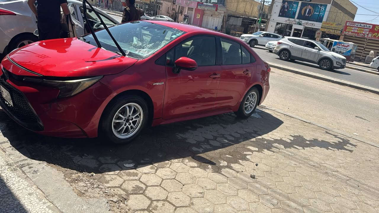 كورلا هايبرد مديل ٢٠
شاشه الدشبول حجمه كبير 
كامره
رادار
حساسات
المحرك 1.8
بانزين +كهرباء تمشيك 1000 كيلو متر 
تحديد مسار
بصمه 
مثبت سرعه
هاند بريك كهربائي
تحكمات ستيرن 
وضعيات قياده  سبورت ،وعادي ،واقتصادي 
مانع تصادم
البطاريات ليثيوم وبيه ضمان 10سنوات
مانع انزلاق

السياره وارد امريكي وحادثه مو قوي وصورها موجوده
مكان سياره بنجف السعر ١٢٧
فقط بيع 
***********
