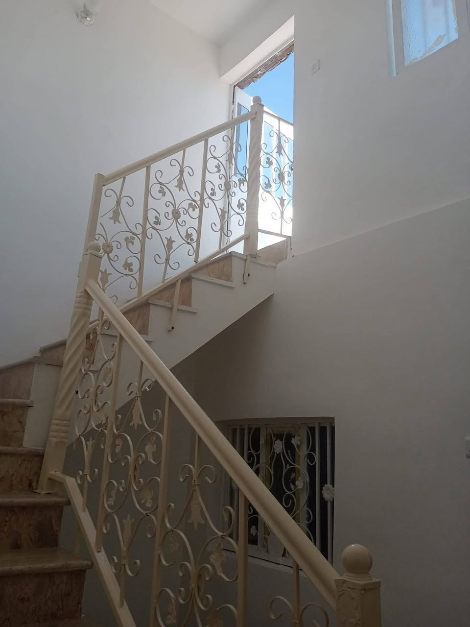 صبغ الدور ولبنايات ترليف ورق جدران وديكورات للحجز ولستفسار اتصل ***********.   ***********. ولاء الصباغ
