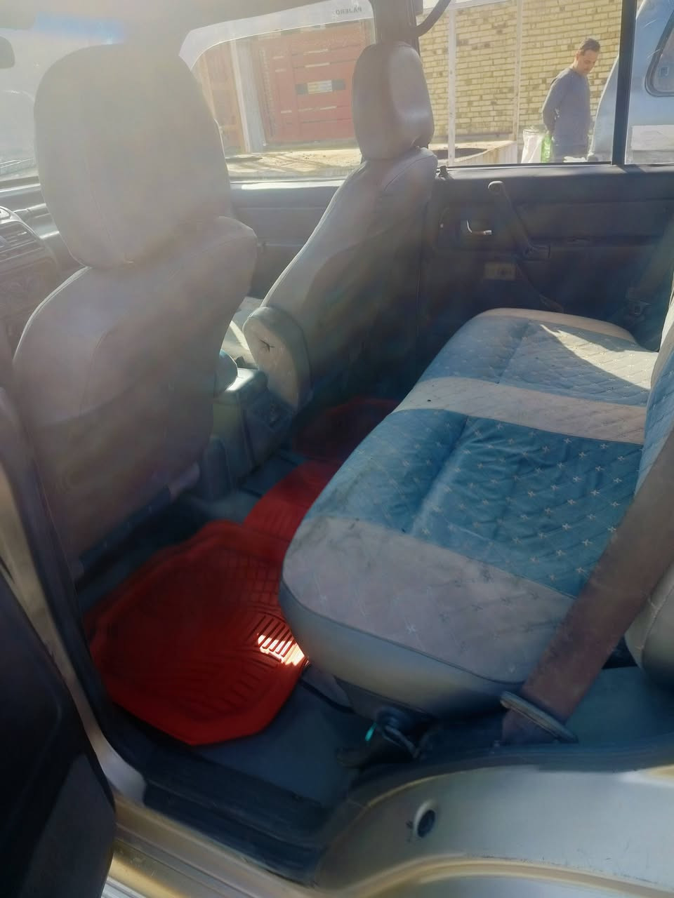 السلام عليكم من رخصه الأدمن باجيرو موديل 92 رقم بغداد مكينه وكير اوتو بانزين بلادي  تخم تاير كهربائيات شغاله دواخل جديده حداديه جديده بلادي بدون صبغ ايسر بلاد 
مكان السيارة بابل الحمزه الغربي 
موبايل ***********
***********

السعر 53 وبيه مجال 
سياره كلش حلوه
