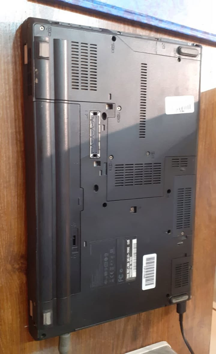 لابتوب للبيع 130 الف وبيهه مجال مكاني بغداد حي اور***********
