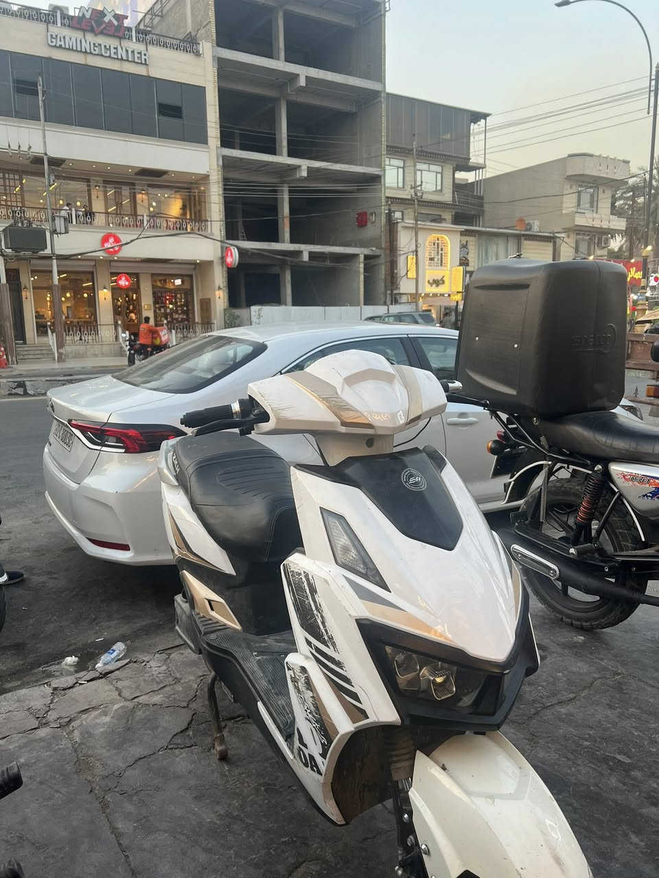 شباب دراجه شحن سكنس سرعه حقيقي 70 للبيع كلشي كامل بطاريات جديده المكان الصليخ ال600 السعر 600وبيهه مجال قليل  الرقم*********** اتصل وبيك خير وتدلل
