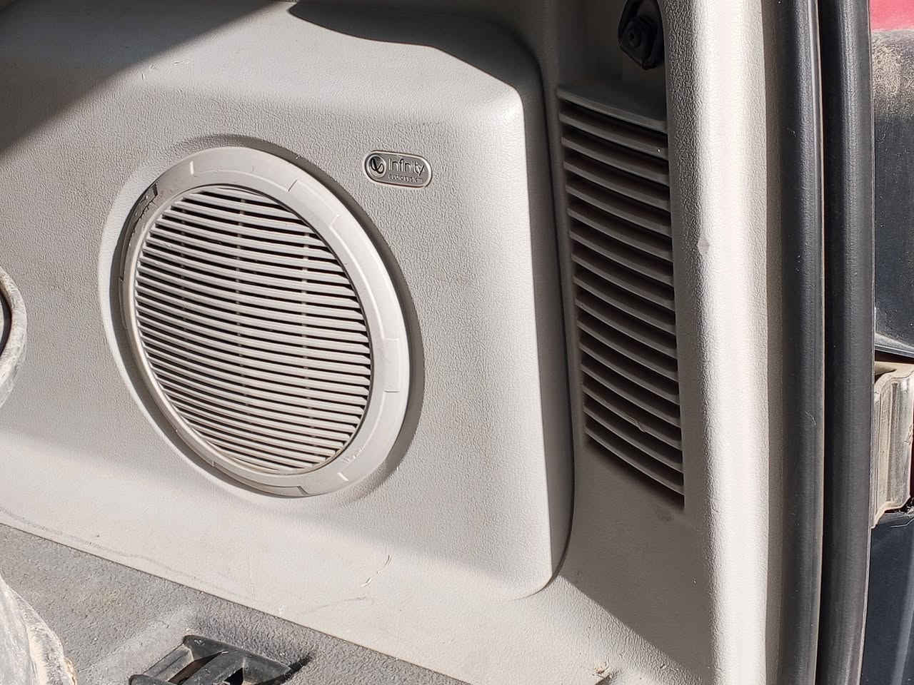 جيب لبرتي 2008 لمتد فول فتحه سقف كراسي كهرباء 
خزن تحكمات رباعيه بيه جاملغ وبنيد صبغ بدون داخل 
محرك حاويه مبدل بي لاستيك ولف سعره 78 ورقه
***********
