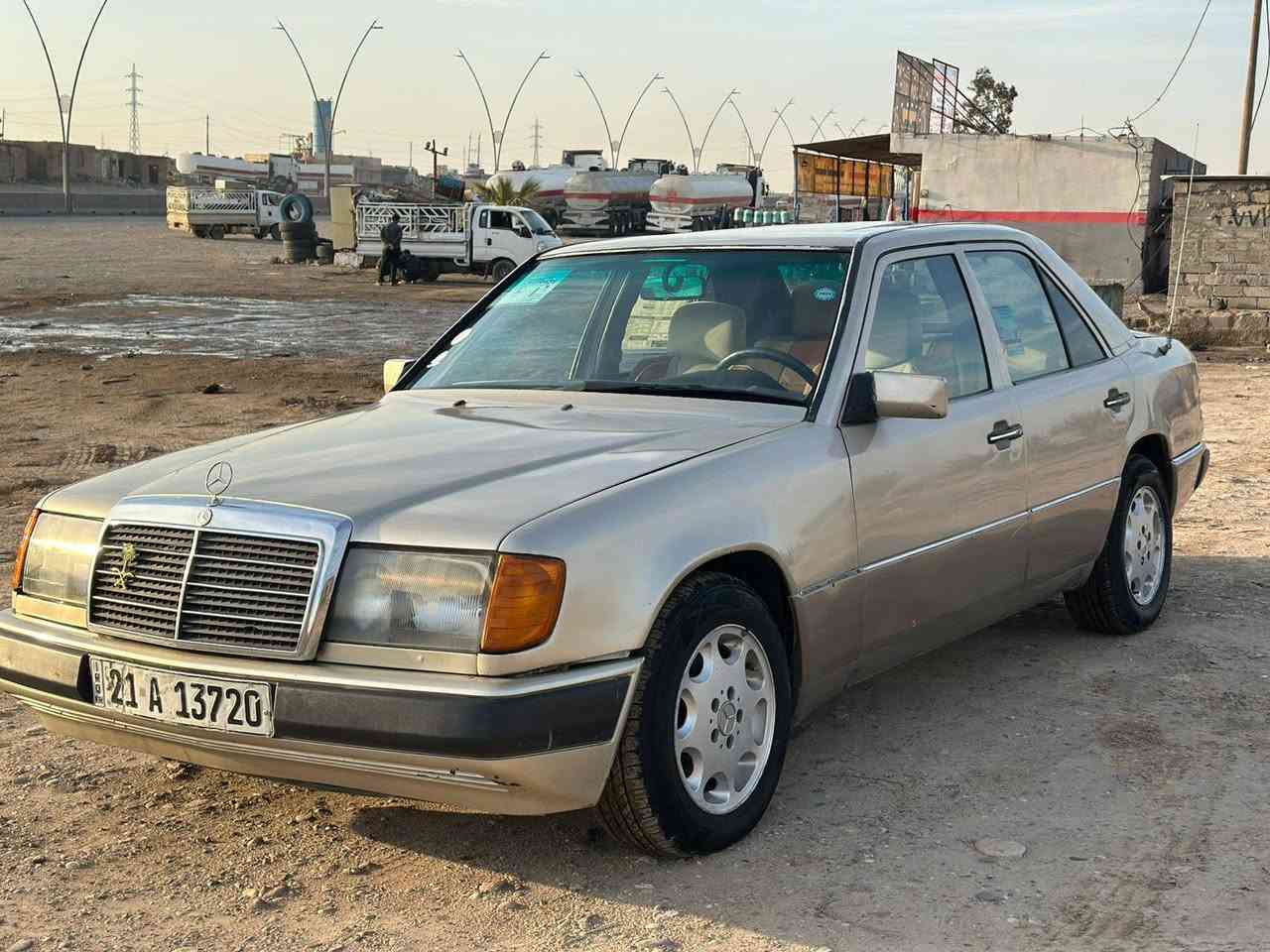 السلام عليكم
مارسيدس دب 1988
سنويه لل28 
تخم تايرات جدد 
حداديه صدر نص عمر 
كهرائيات شغاله 
تبريد بس نقصهه راديتر 
كير ومحرك 2.5 vvti  
للاستفسار ***********
