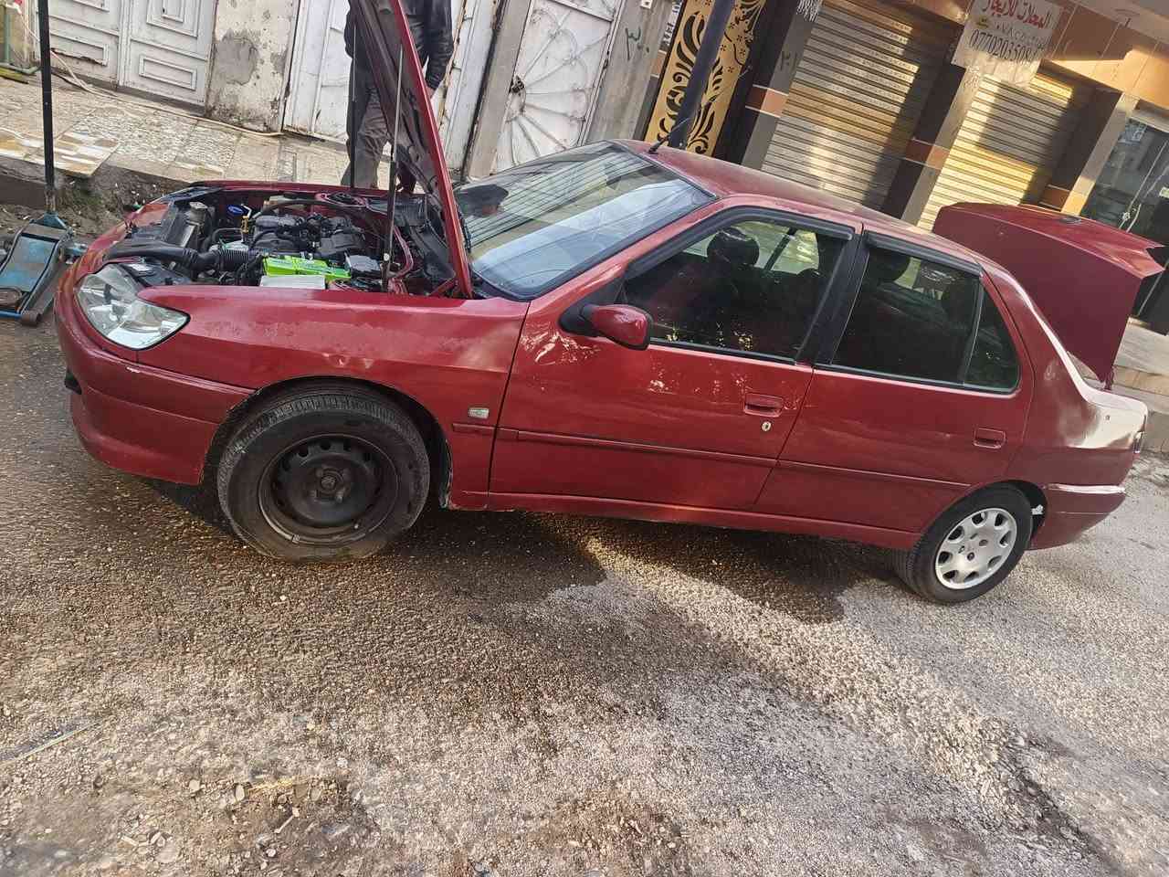 السلام عليكم 
بيجو 306 مكينه كير نضيف السياره حلو ما تصرف عليها دينار شرط تحويل شرعيها بل موصل مشروع وطني كاربون بانزين بيها السياره مال بيت السعر 38 وبيها مجال شوي 
***********
