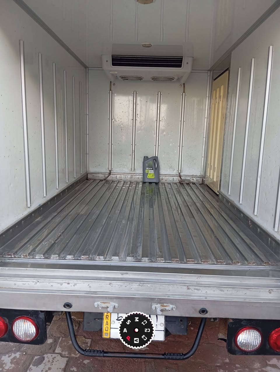 السلام عليكم ورحمه الله وبركاته..براد كيا موديل 19 چنگالين سبعه گير عادي مكينه بيهة ضعف قليل حداديه جديده تخم تاير باتري جديد تبريد منظومه كامله قماره وبراد السياره بيهة ضربه بالتكمه اليسره معمره تعمير حلو شوف العين ..باسمنه تحويل مباشر ارقام انگليزي بغداد باقي على تسليم اللوحات ..السعر 140 وبيهة مجال مكان السياره ذي قار مركز..اخوان اني مكلف بالنشر هذا رقم صاحب السياره والسنويه بأسمه..سيد صباح..***********
