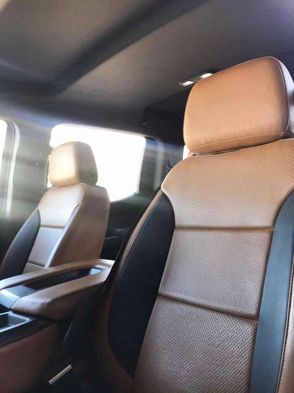 السلام عليكم
رجاء اخواني اقرا المنشور قبل لا تتصلون 
الوحش شوفرليت سلفرادو للبيع
موديل 2024
اللون سمنتي المميز 
باب طويل بدي قصير المرغوب
رقم اربيل انكليزي باسمي تحويل
حادثه جدا بسيط  بدون دواخل موجود بل صور
جاملغ امامي بارد مرجع بس بدلته وضميته الابلادي موجود
ايرباك دركه فقط ومبدله دركه ابلاديه مو تصليح وباقي ايرباكات سليمه يعني واحد فقط
سياره كفاله عامه ماعدا جاملغ امامي
مواصفات كوستم معروفه 
بصمه 
تبريد قطعتين
وكشن كهرباء 
جنطه كهرباء
وتشغيل عن بعد
وتحكمات تثبيت سرعه
رادار امامي
تو ويل 
محرك 2/700 
شلعهه طياره تخبل

ولباقي مواصفات معروفه
ماشيه 25 ميل
تخم تاير جديد
سياره بيهه اضافات هواي  من
الامارات
مثل
غلاف جنطه مع درج صعود
دوسات ابلاديه
شباك z71
دوشمه كشنات جلد وكاعيات جلد بلاديه من امارات
تغليف دركه
داش كام اصلي من امارات
درج صعود الى بدي
تغليف استيرن
مع هوك سحب
جك او غراض الاسبير كامل
مكانه بغداد/الكرخ
*********** بي واتساب
اتصل وبيك خير وتدلل
