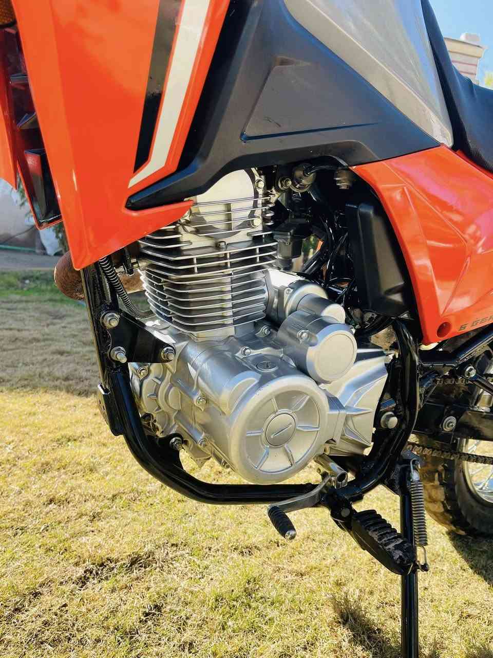 السلام عليكم
دراجه قفاز نوع ياباني /موديل 2023

6نمر 

محرك ربع 

نكره سلف 

ماشي 8000فقط 

بعده تايرات شركه 

رزانه وسرعه طياره 

خير من الله

اوراق سحب 

المكان ديالى الخالص الناي 

للأستفسار ***********
