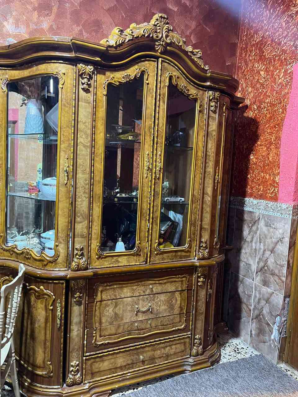 معرض للبيع السعر 100العنوان شط العرب ***********
