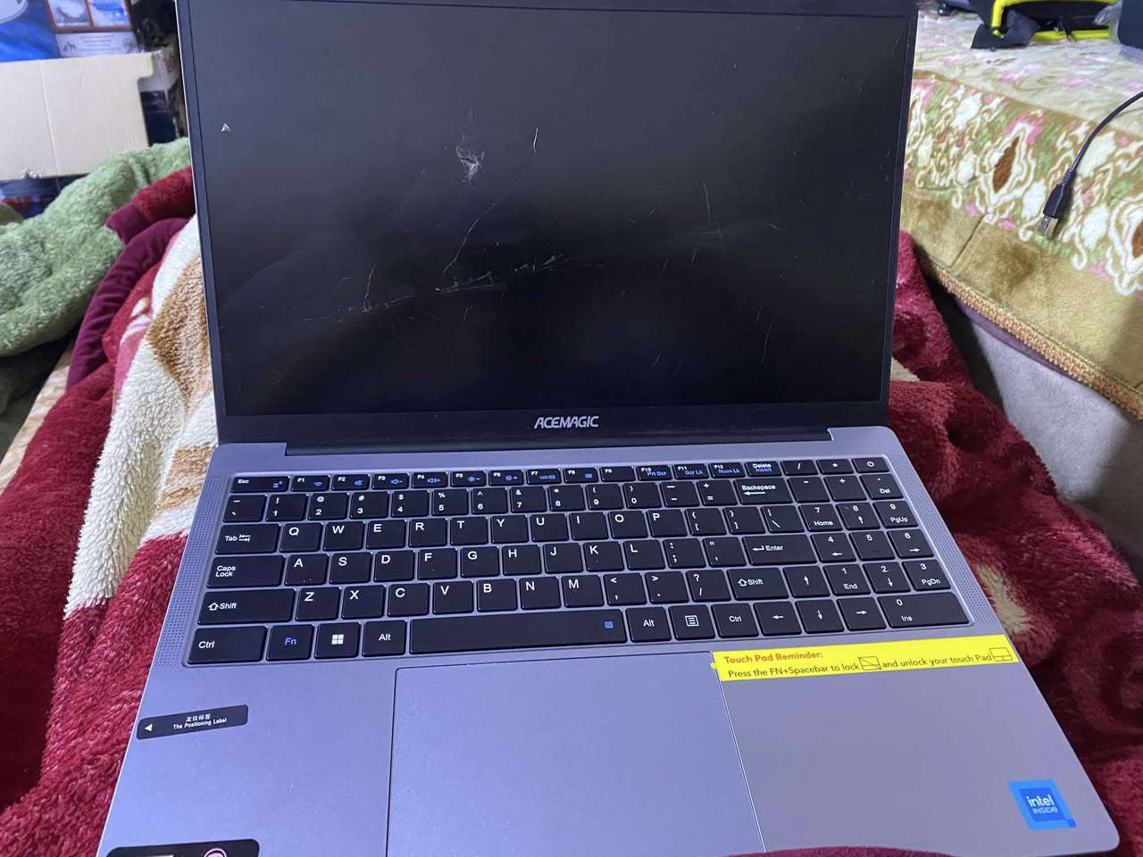 الشاشه مكسوره اشتريته قبل اسبوعين جديد لوك اني اكتفته لابتوب ACEMAGIC AX15 سعره 225
🔹 المعالج:
Intel Processor N95
 • 4 أنوية
 • سرعة تصل إلى 3.4GHz
 • مناسب للتصفح والدراسة وتشغيل البرامج اليومية

🔹 الرام:
 • 16GB RAM
 • يساعد على فتح عدة برامج بنفس الوقت بدون بطء

🔹 التخزين:
 • 512GB SSD
 • تخزين سريع لتشغيل النظام والبرامج

🔹 الاستخدام المناسب:
 • التصفح والإنترنت
 • برامج الأوفيس والدراسة
 • مشاهدة الفيديو
 • ألعاب خفيفة

🔹 نظام التشغيل:
 • يدعم Windows

📌 الخلاصة:
لابتوب اقتصادي مناسب للاستخدام اليومي والعمل الخفيف مع أداء جيد وسرعة في التخزين


**إذا كنت صاحب هذا الإعلان وتريد حذفه لأي سبب، رجاءا أرسل رسالة إلى الدعم الفني**