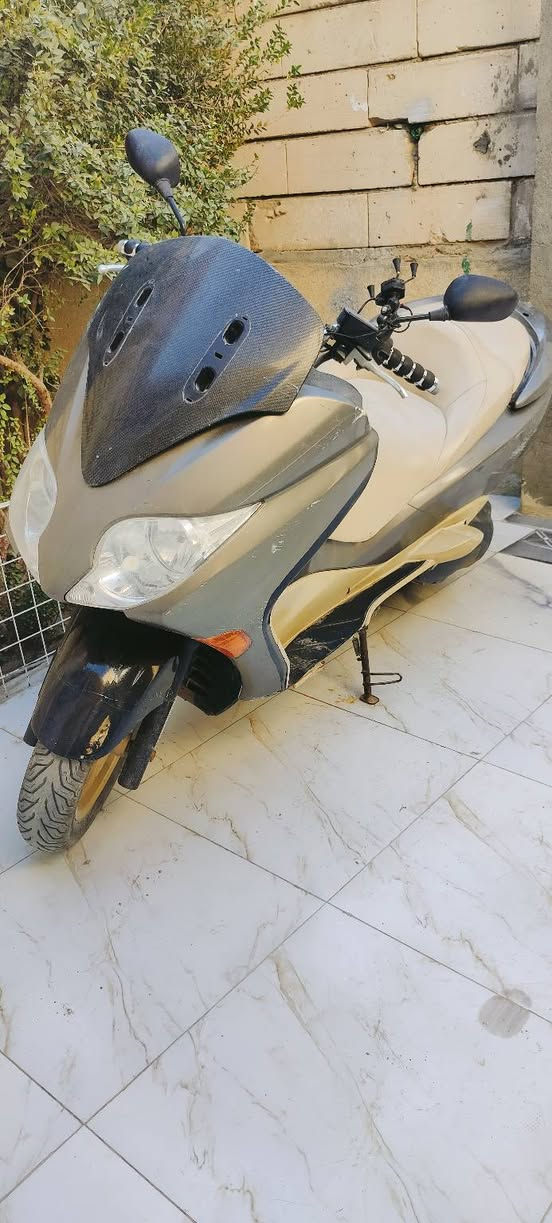 اعاده نشر فورزه 010 السعر مليون و ربع
لون مميز جكليتي دواخل بيجي، بريكات نظام ABS، وياله ذهبي، كير 7 نمر 4 تحويلات، كلجات نظيفة و زوج تايرات جدد، و معتني بيها بانزين محسن و دهن اصلي و ماي راديتر زيتي، بيها شويه ملاحظات واضحة بس المكينة ناعمة و نشطة.

مكاني ناصرية مركز، رقمي : ***********
