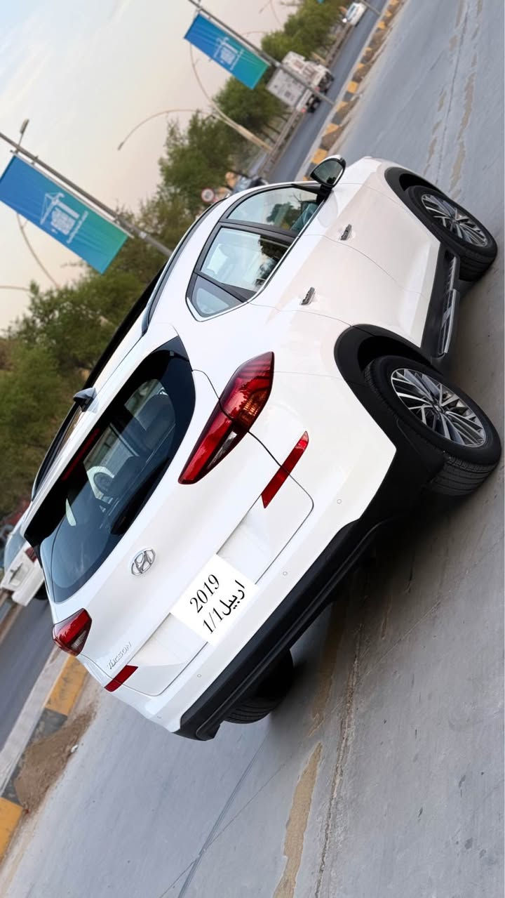 🛑 تكسون 2019 فول موصفات 
🛑كوري اصلي شركة القاصد
🛑بصمة تشغيل ابواب وصندوك بصمة .
🛑بانورما.
🛑شاشة كبيرة.
🛑عداد المشي 55km حقيقي🔥
🛑كاميره امامية خلفية دوارة.
🛑حساسات امامية خلفية
🛑كشن  عسلي داخل عسلي واسود.
🛑تحكمات ستيرن 4 جهات فول.
🛑ثلاث وضعيات قيادة (ايكو-سبورت-سمارت).
🛑مثبت سرعة ذكي ( التحذير عند مغادرة المسار ).
🛑بدون كيبل يربط التلفون واير ليس و GPS.
🛑ويل كب 18 مميز لمتد
🛑مري شفط
🛑هنبريك برجل
🛑المراية الجانبية كهرباء.
🛑اضواء ترحيب عند الاقتراب.
🛑لايت زينون  بك لايت ليد متصل وسكنات لد.
🛑كير اوتماتيك وعادي.
🛑مانع انزلاق نظام التركشن.
🛑تبريد شاشة دبل فريز  منفصل ثلج.
🛑يدات نيكل.
🛑بك لايت ليد.
🛑تبريد قطعتين
🛑كشنين الاماميات كهرباء.
🛑شحن وايرليس
🛑تدعم نظام الابل كار بلي والاندرويد  بدون كيبل 
🛑يربط التلفون واير ليس و GPS  
🛑السيارة بعد بيها هواي مواصفات.
🛑السيارة شرط  التحويل.
🛑اشاير بلمراية.
🛑السيارة جديدة وجاهزة بدون مصرف
🛑 بدون ملاحظات ولابخصات ولا اي شي جاهزة💯
🛑مكان السيارة/ ((الموصل معرض الاندلس))
🛑الشراي يتصل على الارقام :-
-***********-***********-*********** موصل, نينوى
