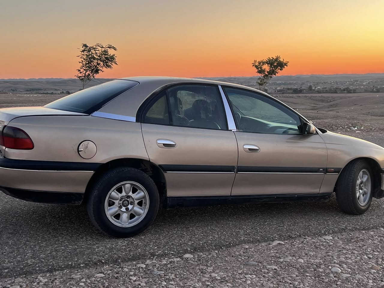 للبيع اوبل بزون موديل ١٩٩٨ مكينة گير ونجي جديد مشدودلهة السيارة صبغ حزام جمالة والسعر ٤٠ وبي مجال ***********
