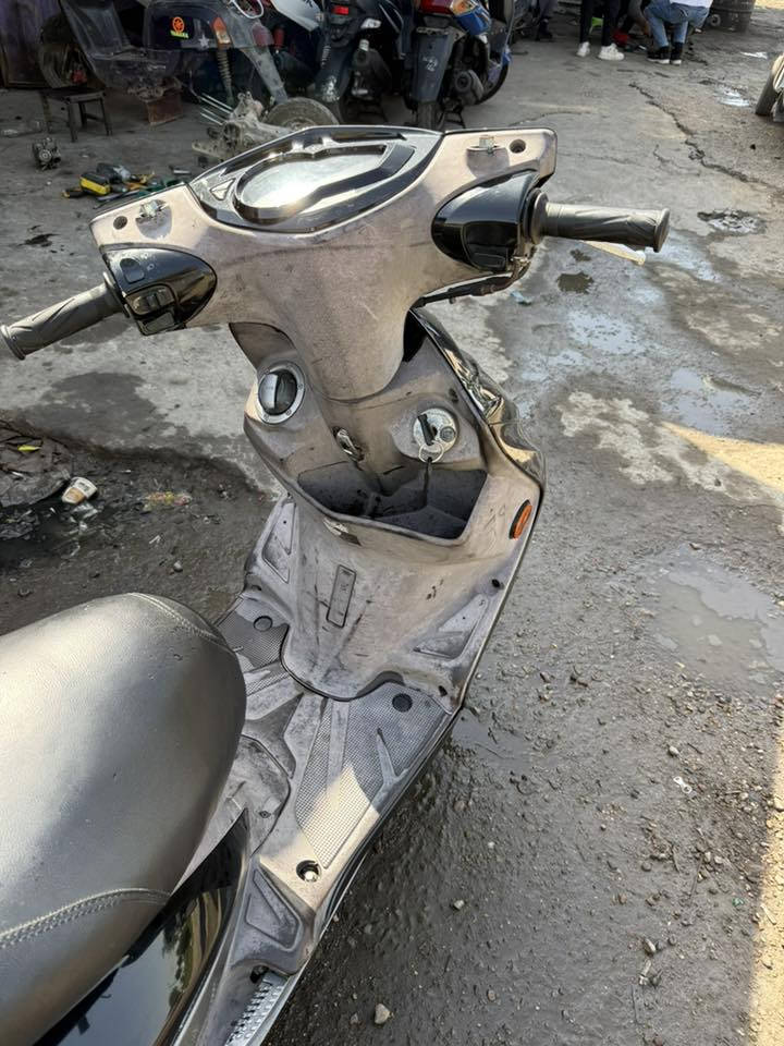 السلام عليكم للبيع دراجه سكنس لد ياباني مكفوله كفاله عامه مكينه وكفر عامه الكفر نضافه ٨٠ بل ١٠٠ مكاني شعله شراي يتصل متواجد خاص  ‭٠٧٧١ ٨٣٤ ٣٠٠٧‬
