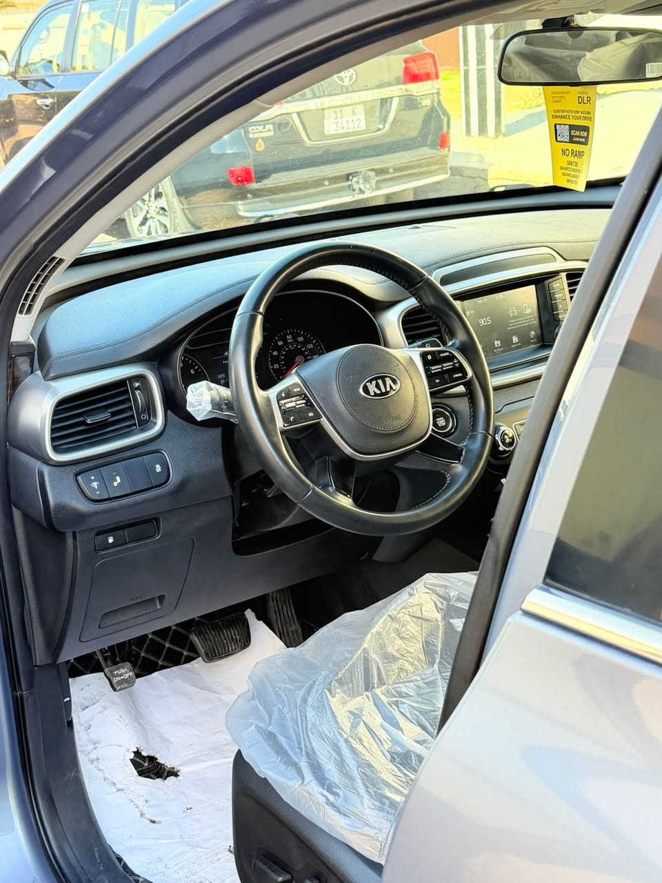 يا الله سلام عليكم 

لبيع سورنتو موديل 2020 فول ما عده الفتحه 

كشنات حار+ بارد شاشه جبيره بصمه تحكمات

بعد هواي مواصفات  السياره 7.  راكب محرك 

6. سلندر السياره جديده بعنه الكلمه 

رقم بغداد بسمي تحويل مباشر 
السياره بيها الباب لوره مفتوح بدون اي حادث 
السياره مكفوله كفاله عامه من كلشي 
العنوان تقاطع نهروان بنفس تقاطع 
الستفسار ***********
