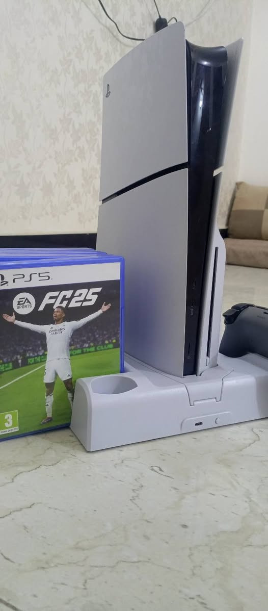 يا الله
PS 5 slim
الذاكرة : 1 تيرا 
نسخة القرص  💿
جويستك عدد 2 اصليات 
ويا 7 اقراص الموضحات بالصور
وويا قاعدة تبريد + حاملة اقراص + شاحن جوستكات
السعر 950 الف وبي مجال 
موجود توصيل لكل المحافظات 
العنوان: الانبار الرمادي 
رقم التواصل : ***********
