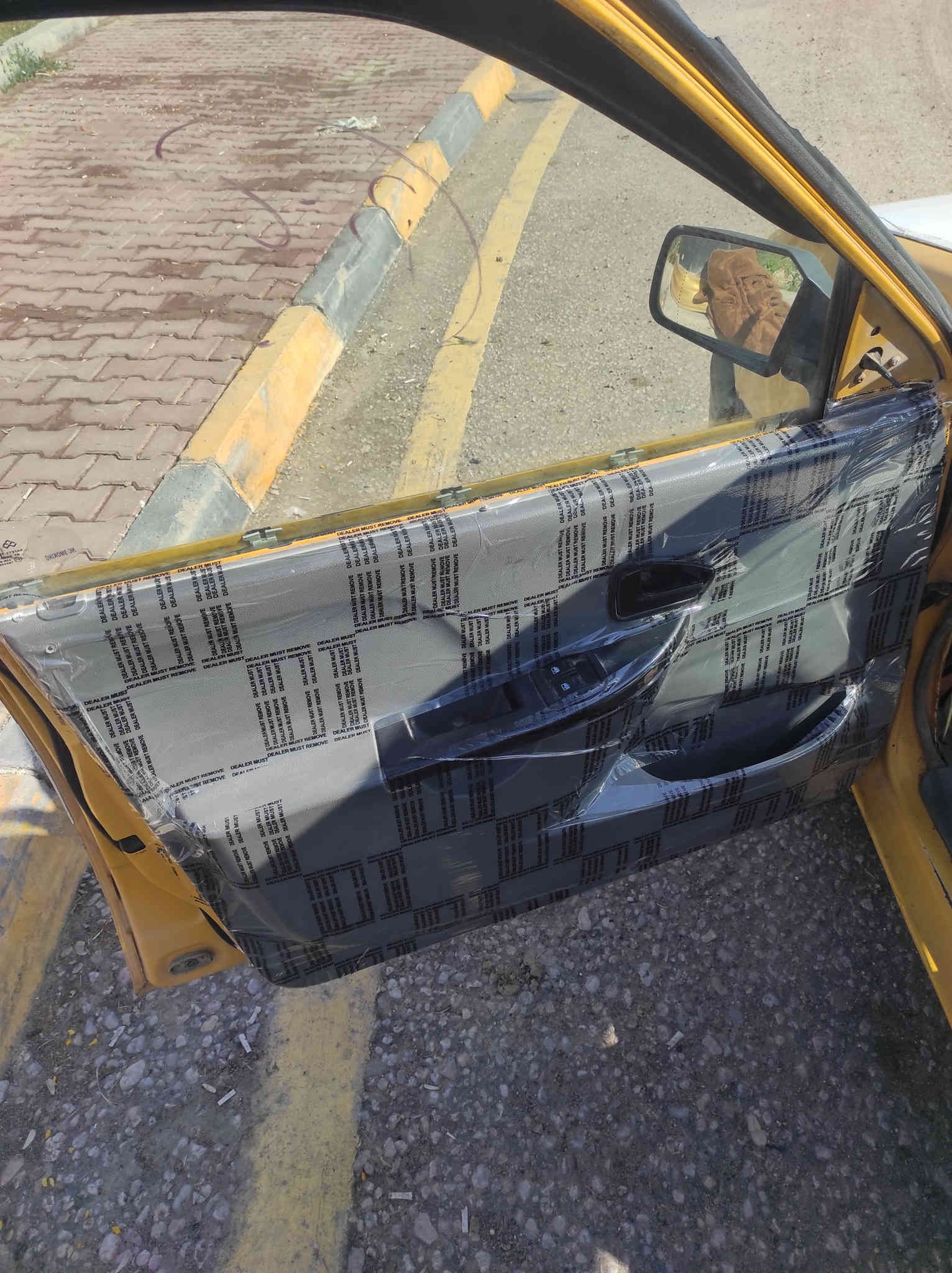 السلام عليكم شباب سايب للبيع موديل 2012 رقم بغداد صدامي كيرو مكينه خير من الله دواخل حلوه ونظيفه سياره لا ضربه ولا تبديل تخنتار جديد راعيها ما اندله هتكفل لك سرقه وعشائر وطلب السعر 1,100 وبيها مجال للشراي مكاني بابل مستعجل بياع الاستفسار‏‪0788 671 6168‬‏
