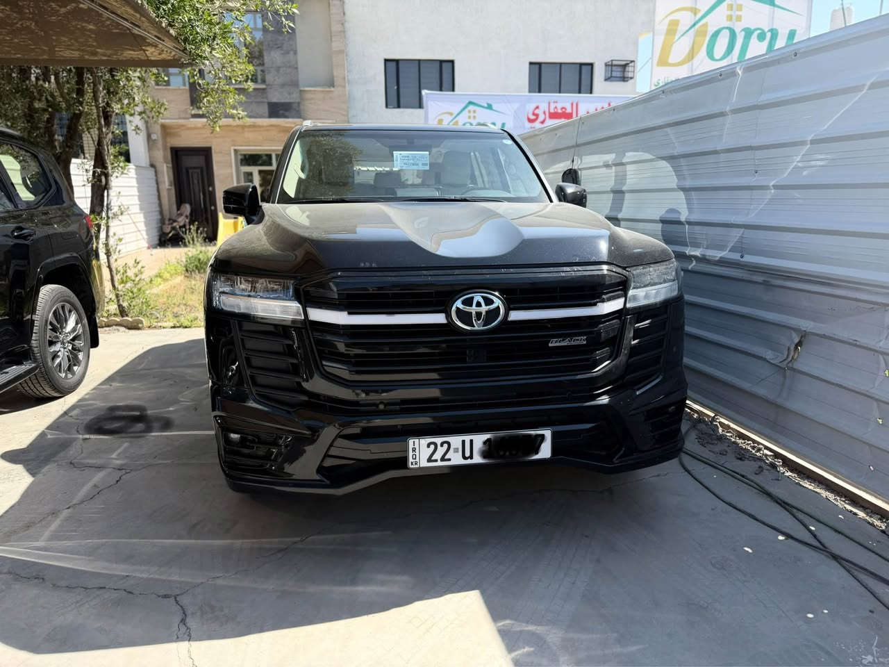 لاندكروز 2025 بلاك  GXR  تنفس طبيعي رقم شمالي ماشيه 16 الف الموصفات بصمه فتحه باب كهرباء جلد تبريد كشن شاشه كبيره ويل كب وموصفات عديده السياره مكفوله كفاله عامه السعر 69 الف دولار وبيه مجال بسيط الرقم *********** بغداد, العراق
