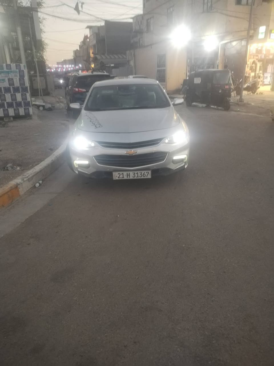 السلام عليكم ماليبو ١٧ هايبرد فول 1 /1 عده بنوراما 
اتو بريك
كشنات جلد +كهرباء
تدفه تبريد كشنات
رادار امامي
سماعات بوس
تحديد مسار
بيه هواي موصفات بعد سياره محرك ١٨٠٠ تنفّس طبيعي  بدون توربو
حادثه سرقه جاملغ صور حادثه موجوده
وبيه ب عراق جاملغ خلفي بدون معجون وبدون دواخل رش فقط تقارير موجوده وتحب توديه سونار عادي
تحويل ثاني يوم
***********
