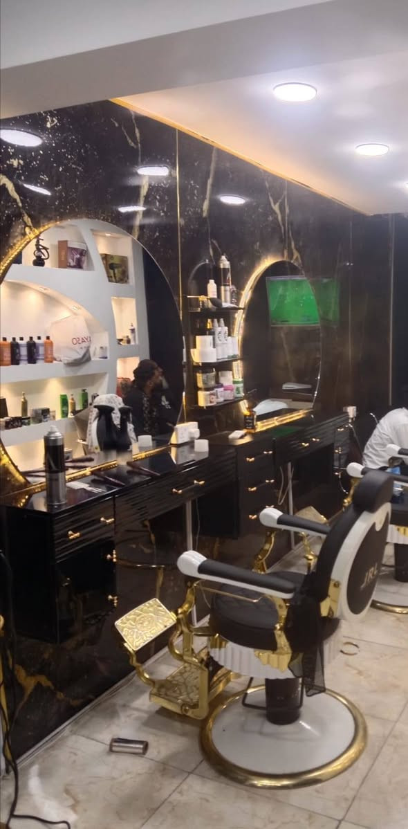 السلام عليكم ✋
عروض العيد 😀
اطفال الفين 🧒
اكبار ثلاثة الاف 🧔
الحلاقين عبدالله ***********
مهيمن ***********
العنواد مقابيل السوك فرع مجمع الانتفاضه الطبي مقابل مكتبه الضامد
