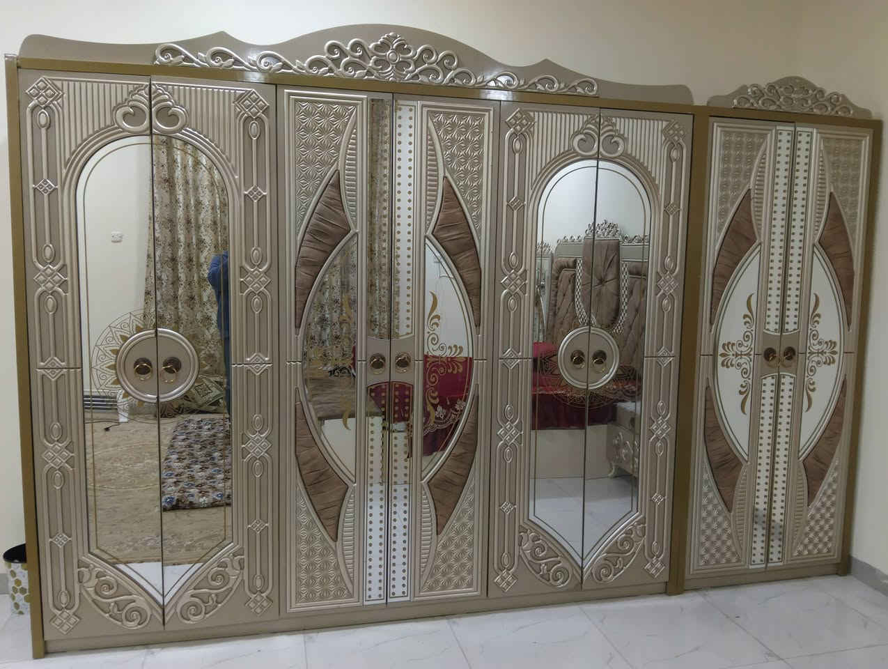 غرفة ترکية ملکية نضيفه كلش وضخمه وصبغ حراري اصلي وبرقي جوي حديد وضخمه 9 قطع وجام  ليزري وبيه كنتور اضافي مال طفل بابين السعر 850 وبيه مجال اتصال علا الرقم//***********//***********// مكان فلوجه
