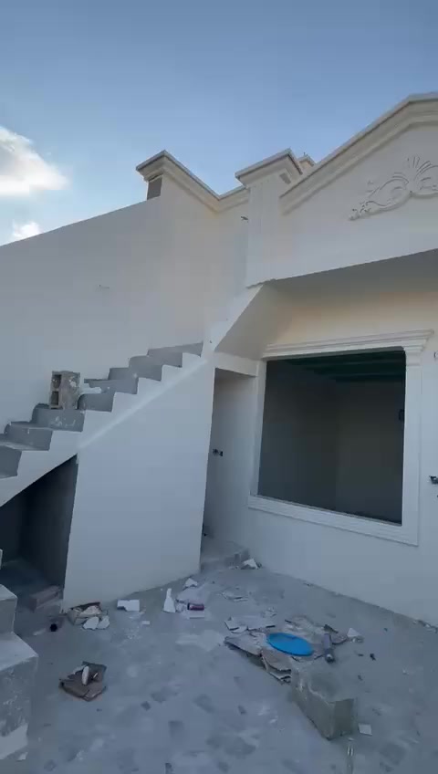 سلام عليكم دارين للبيع كل بيت 100متر العنوان كركوك حي بدر فرع مول حسين البيت كما موضح بالفديو ملكي سقوف مغربية تبريد مركزي للاستفسار ***********
