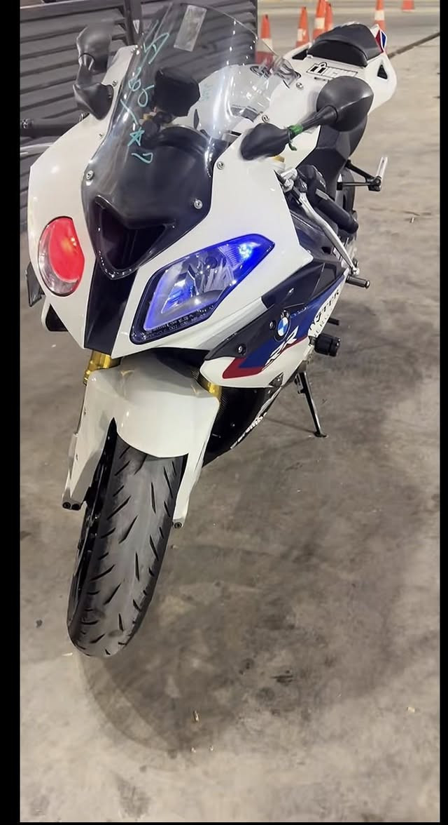 سلام عليكم BMW 1000 (2012). ارار مشيه عل مزاد (76) بالعراق ماشيه (77) رقم ***********
