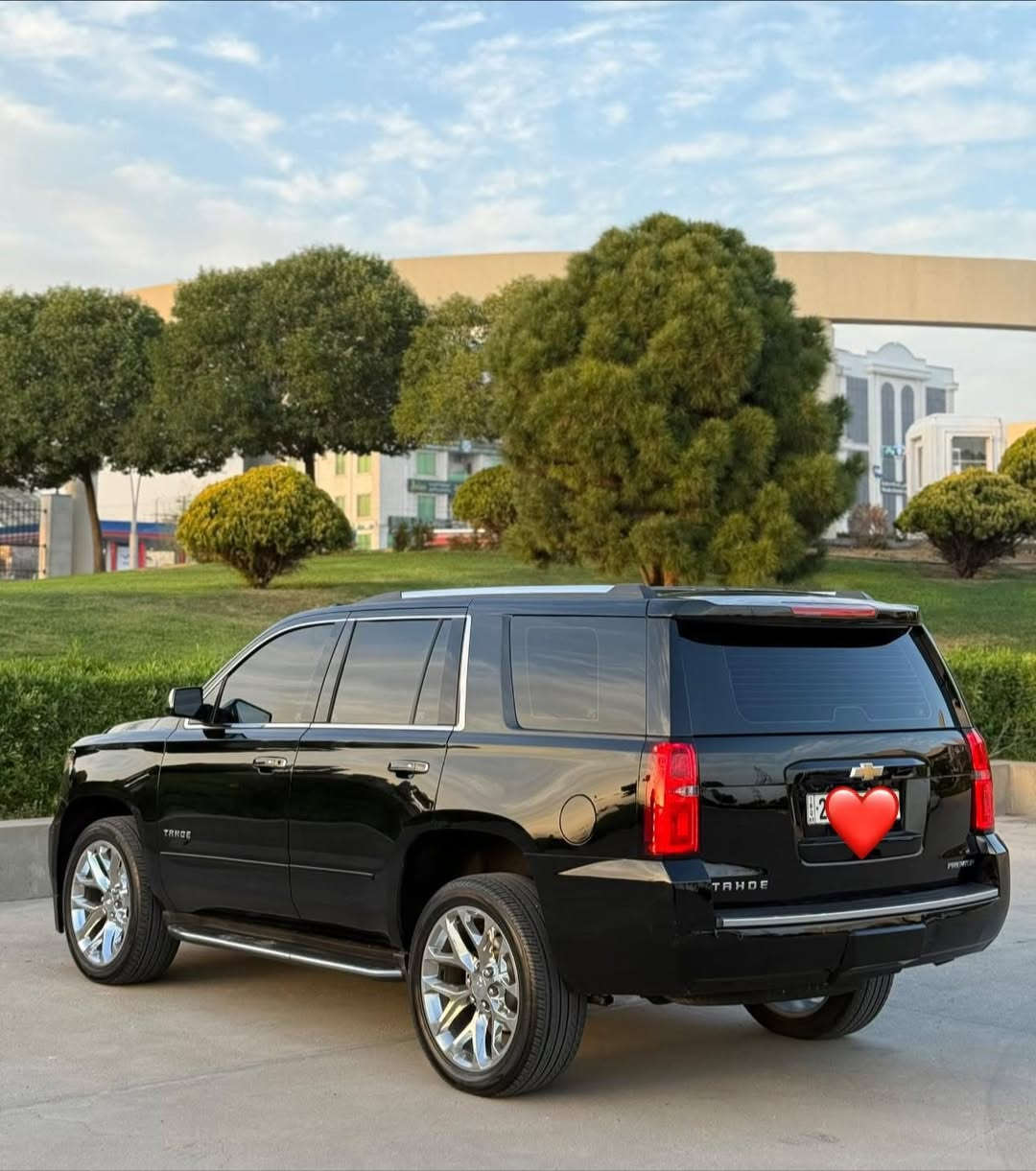 تاهو 2019 برايمر خليجي وكالة المنصور  
فول مواصفات اعلى فئة
بصمة ابواب وتشغيل
فتحة
كشنات جلد
جميع مقاعد تبريد و تدفئة
7 مقاعد كهرباء 
داتا شوو
كيجات اللكتروني دجتل 4 اشكال
كشن هزار(عند اقتراب السيارة من ايش
كراسي خزن
شحن هاتف لاسلكي
ثلاجة
رادار 360 درجة
كروس سرعة
خمس بصمات
فول تحكم استيرن
استيرن كهرباء
استيرن تدفئة
صندوك شفط جلاق
نظام السير على الخط
حساسات امامي و خلفي
نظام تحكم بمستوى الضوء الداخلي
مانع تزحلق
تحكم كهربائي بدوسة البريك والبانزين حسب راحة السائق
فور ويل 4X4
شاشة امامية كبيرة 
شاشة خلفية DVD 
كامرة خلفية دوارة
تشغيل عن بعد
قاصة سرية
دوسات كتابة CHEVROLET
اشارة بالمري
مري كهرباء(شفط)
نقط عمياء
لايت عدسة زنون
لد امامي وخلفي 
سستم سماعات BOSE
ترحيب و انارات دوسة و ابواب
فول تحكمات وانظمة 
باقي مواصفات البريمير معروفة فول الفول
السيارة مكفولة كفالة عامة من الصبغ والبارد والكير والمكينة كلها بشرط 
جديدة بمعنى الكلمة
ماشية 60 الف حقيقي  
 هزة وفحص وسنوية كله جديد شرط التحويل او الوكالة
موافقة تضليل مروري بالسنوية 
السعر : 438$ 🔒 وماكو هيج سعر بكل السوك بهيج نظافة
*********** / اربيل
