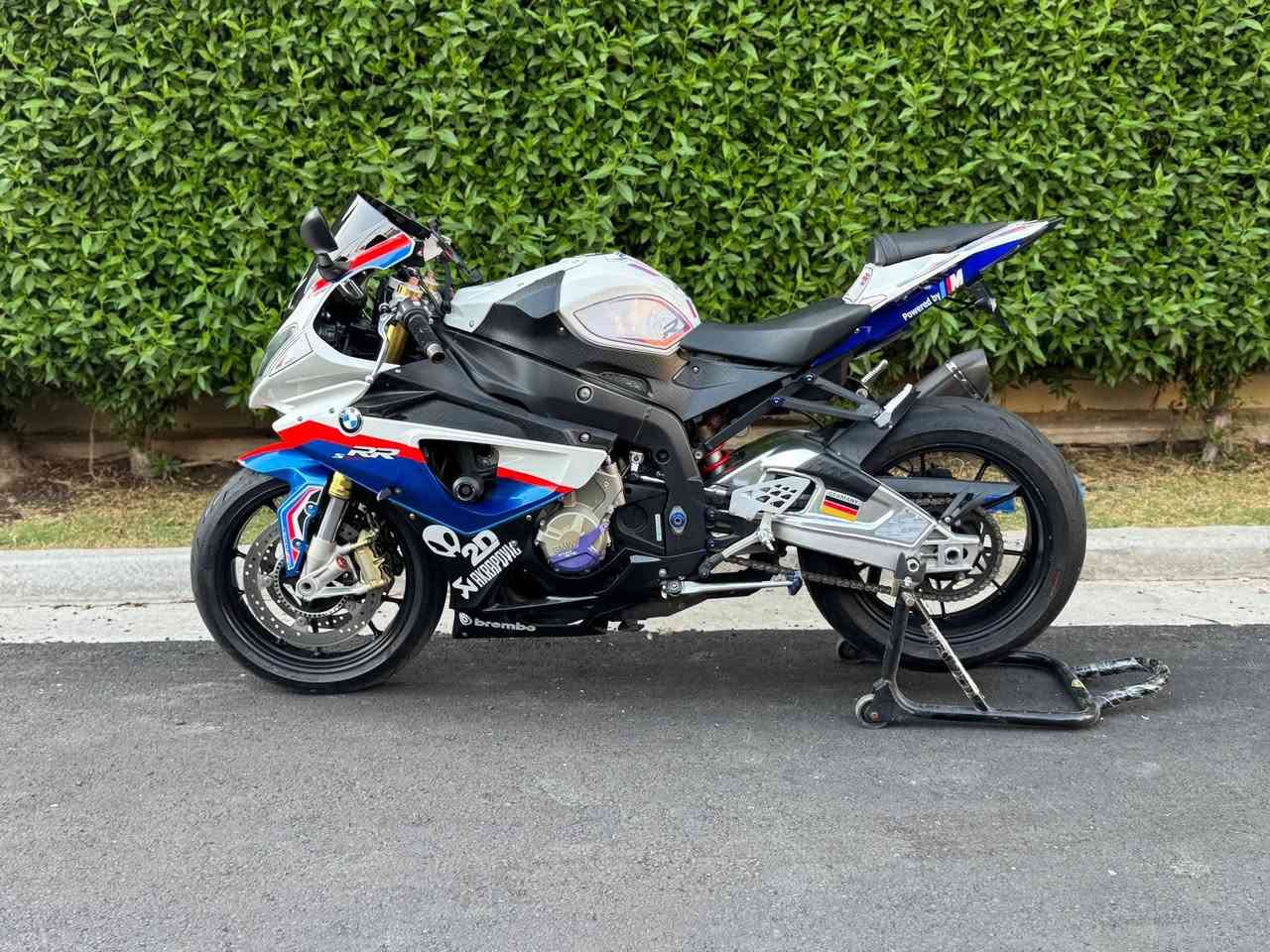 سلام عليكم لبيع BMW S1000RR
موديل 2012 ياباني بدون حادث دراجه كفاله 3 نسخ سويج
بلاديه 
السعر72$ 
مكان بغداد اليرموك 
*********** واتس
