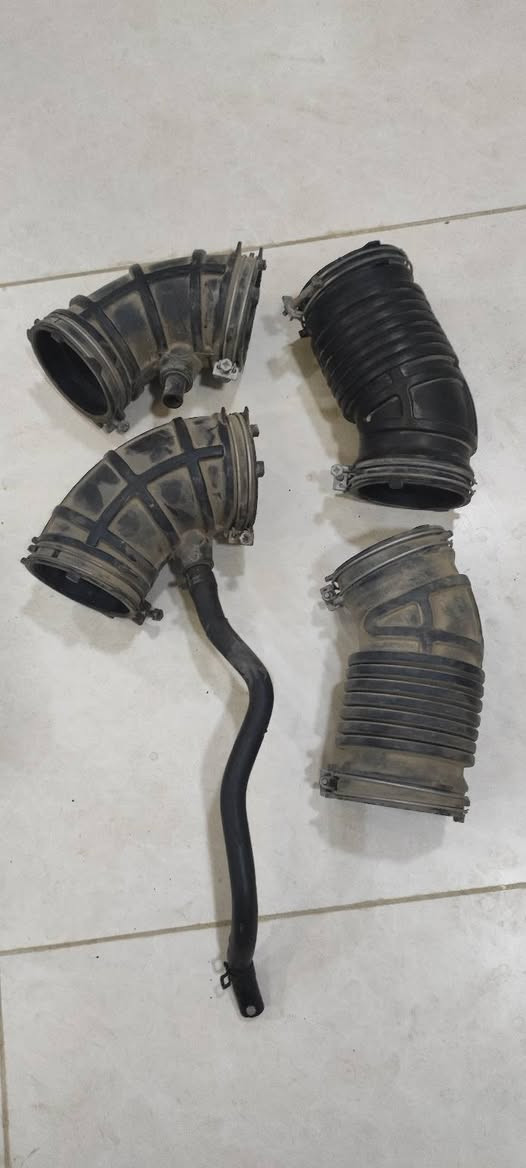 قبق شوته كامله+ جوينات شوتة+دكشنات تفصيخ خليجي+جگ تاير+فسفورة دعامية خلفية+ستاب لايت لد باب جنطه ***********
