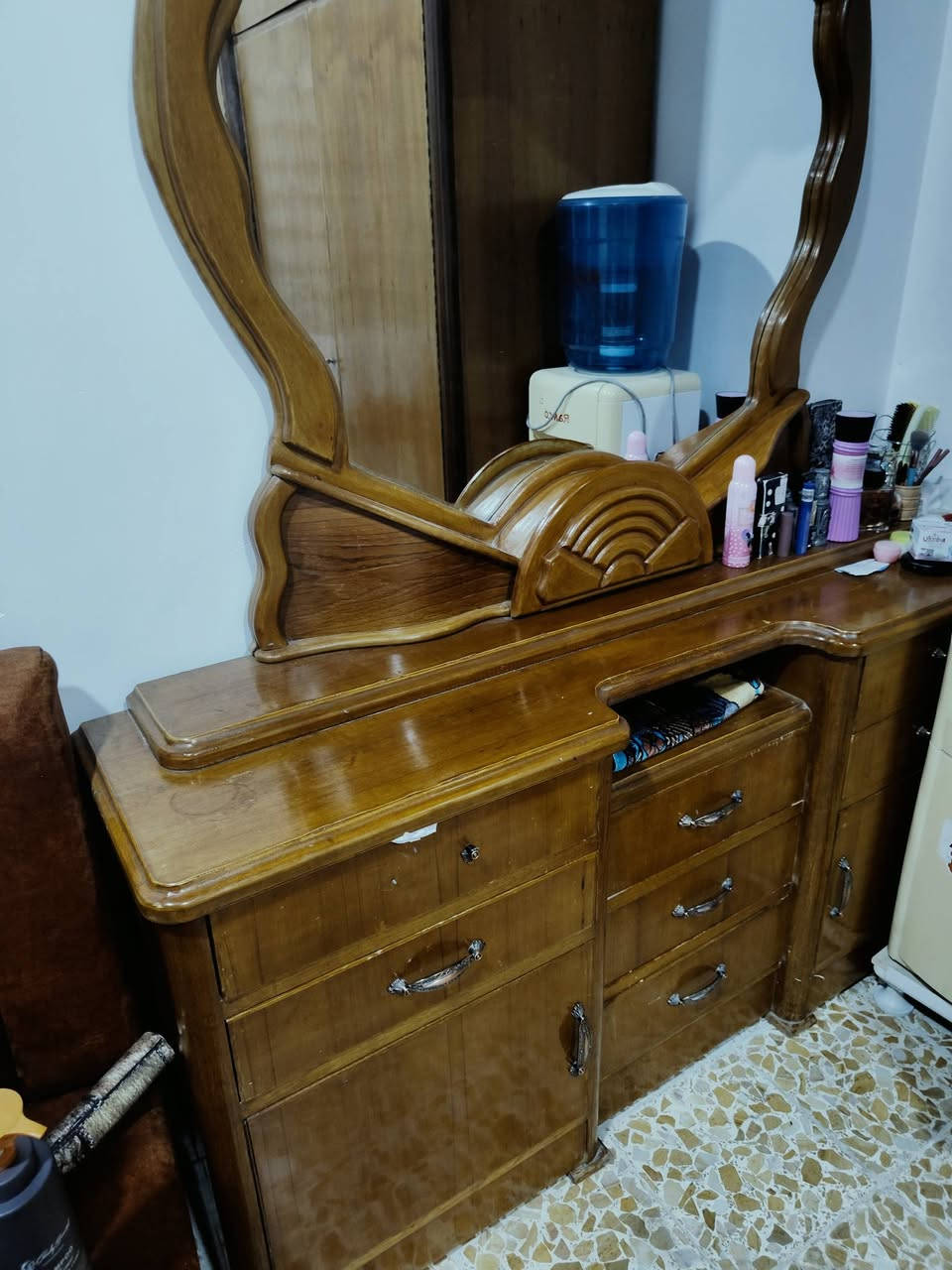 السلام عليكم 
من رخيصة الادمن
غرفة نظيفة أخو الجديد نضافة 90 بالمئة السعر مليون و100 عنوان موصل الأيسر حي القدس للاستفسار 
***********
***********
