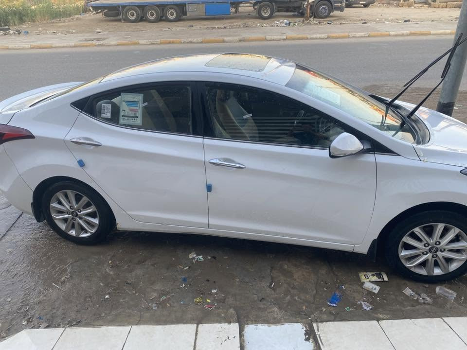 السلام عليكم
إلنترا 16 خليجي فول مواصفات مكفوله
محرك 1800 
اللون ابيضّ 
ماشية 300الف 
السعر 130 وبيها مجال 
المكان الناصريه مركز 
للاستفسار الاتصال ***********
