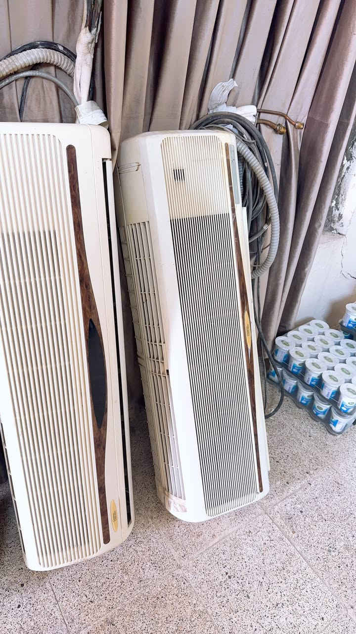 سبالت جنرال باب اول مع tcl طنين 
تبريد ثلج وتدفئة بدون عيب سعر الواحد 250 مجاله قليل
شراي يتصل ***********
