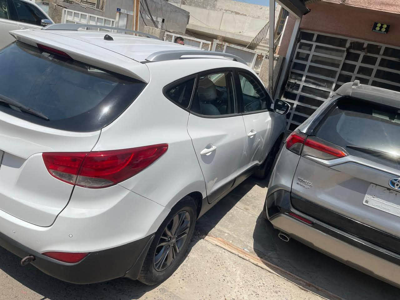 توسان بغداد موديل ٢٠١٦ خليجي الشكل المقدس ماشية ١٠٨ كيلومتر حادثها صبغ ربع البنيد حادث سطحي بدون دواخل وهلال الحاملة الخلفي كما مبين في فحص السونار بصمة وتشغيل عن بعد عمل وشاشة كبيرة تبريد خير من الله كير ومحك بحالة ممتازة  رقم الهاتف صاحب السيارة *********** بالعامرية
السعر 153 وبيه مجال بسيط
