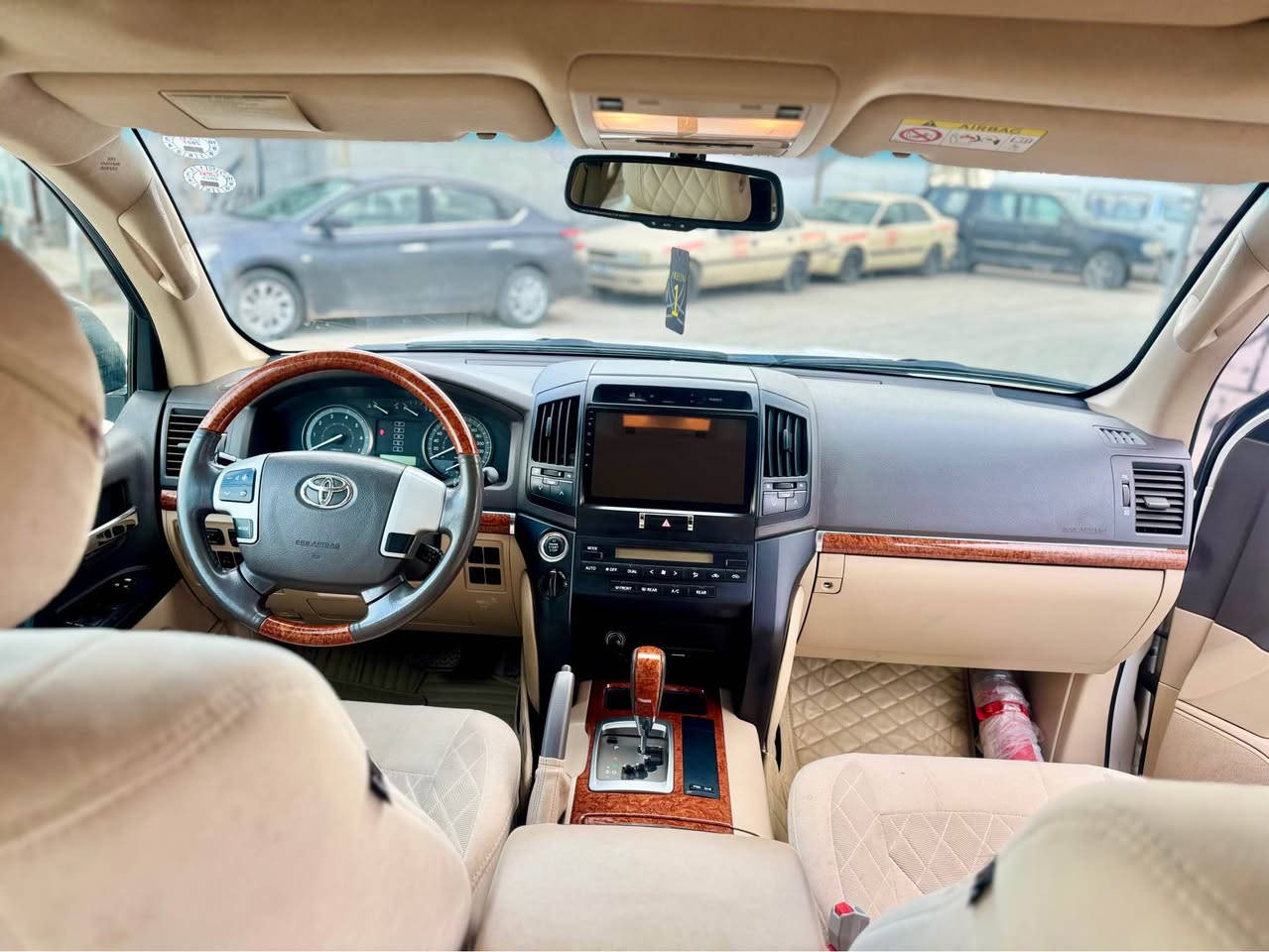 سلاو هاوڕێیان لاندکروزر 2013 gxr v8 قەپات مواسەفات ئاوێنە شەفت شریکە جیهان  دەرەجە 1 سەیارەکە ڕەقەم و سەنەوی و ژینگە و هەموو شتی نوێیە بێ لێدان بێ سبوخ بێ قەپ و قۆپ و بێ تەحدیل بێ شوخت سەیارەکە هیچ هیچی نیە دەعامی لۆ دەعامی بەشەرت 100 هەزار عەقیقی ڕۆیشتووە سەیارەکە زۆر جوان و خاوێنە داوای ٣٩٠ دەکەم ژمارەی خاوەنی : *********** أربيل, العراق
